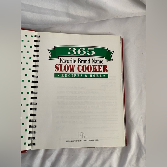 365 slow cooker recipes book - Picture 2 of 4
